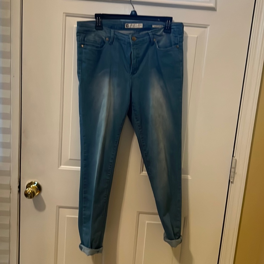 Ann Klein Skinny Ankle Vintage Jeans. Missy size 8